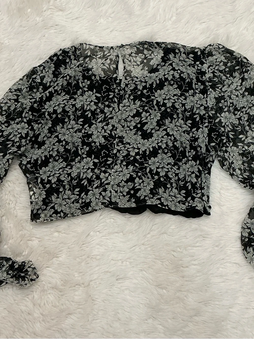 Zara-  Black and White Floral Sheer Long-Sleeve Crop Top - Picture 7 of 9